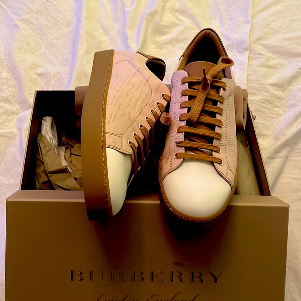 Ladies Burberry light pink check sneaker .